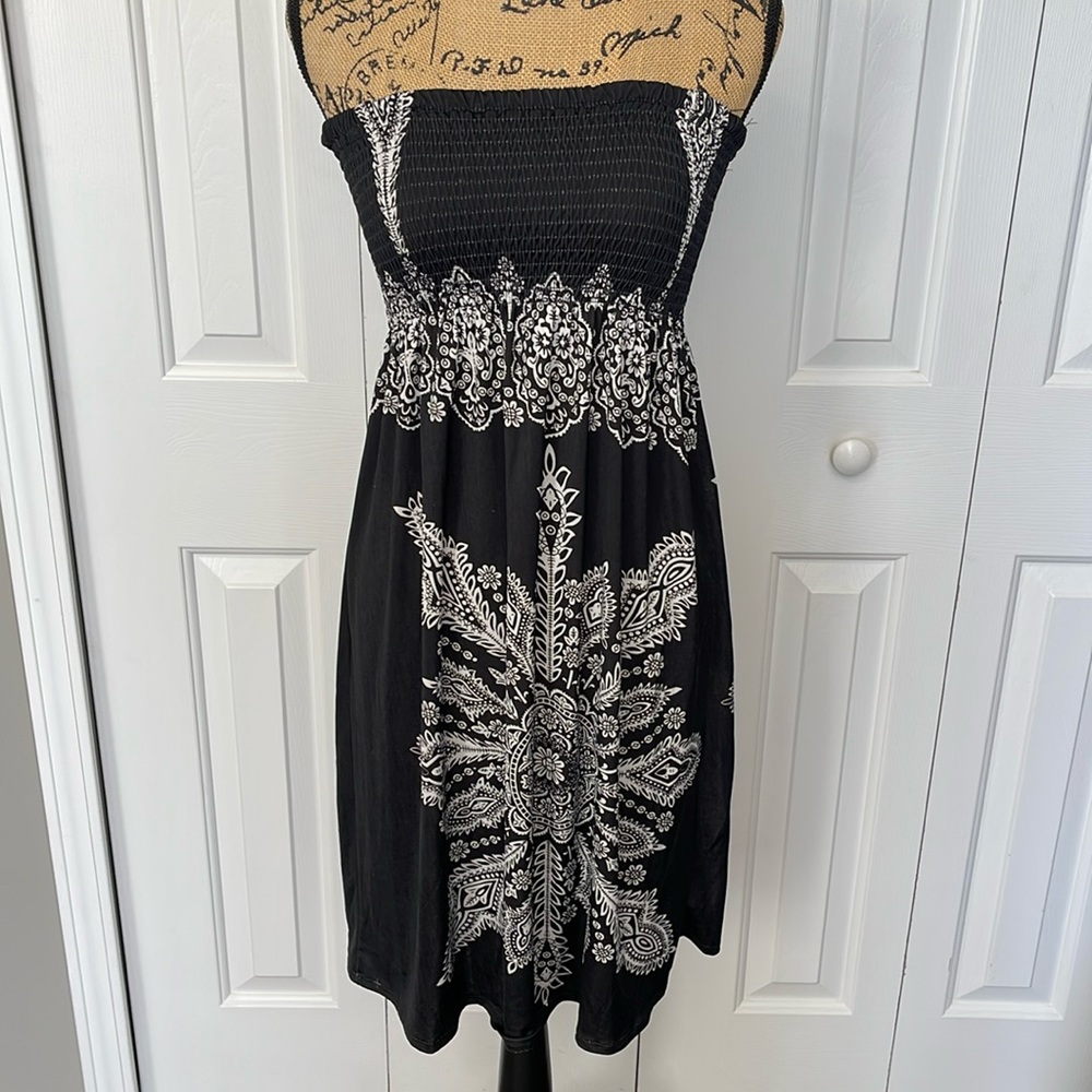 Black & White Pattern Strapless Swim Coverup